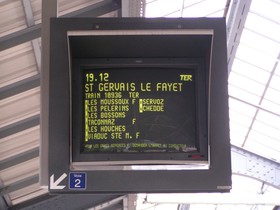 Des écrans d’information ont été installés en gare de Chamonix.