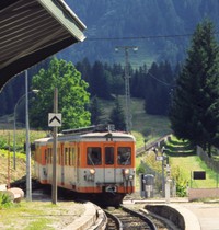 En 1997, la Z 605 approche de la gare de Vallorcine.