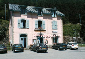À l’été 2001, la gare des Houches s’est parée de décorations pour fêter le centième anniversaire de la ligne.