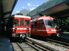Depuis presque dix ans, les rames Z 800 côtoient les anciennes Z 600, qui continuent à assurer des missions dans la partie française de la ligne.