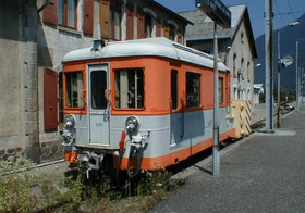 Le chasse-neige Z 691 est habillé de la même livrée que les Z 600 dans les années 1980.