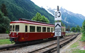 La SNCF exploite deux canaux VHF : le canal 10 en aval de Chamonix, le canal 2 en amont.