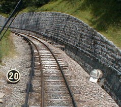 Panneau d’application d’une réduction de vitesse liée à des travaux.