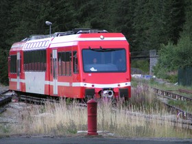 Une Z 850 traverse le faisceau de voies de service à Vallorcine.