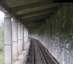 Nous nous trouvons maintenant à l’intérieur d’un paravalanche, direction Chamonix.