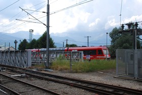 Une Z 850 franchit le Bon-Nant avant d’entrer en gare du Fayet.