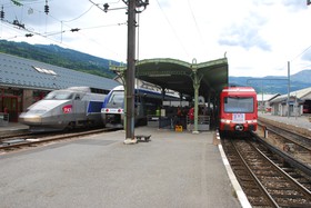 Au Fayet, de gauche à droite : TGV Sud-Est, Z 27500 et Z 850.