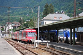 Au Fayet, la Z 856 côtoie deux Z 27500 du grand réseau.