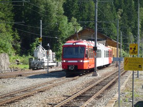 Une Z 800 arrivant de Martigny entre au Châtelard.