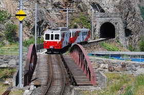 BDeh 4/4 au débouché du tunnel de la Buvette, à proximité de Vernayaz.