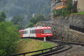 Une Z 800 à destination de Vallorcine franchit un signal à Finhaut.
