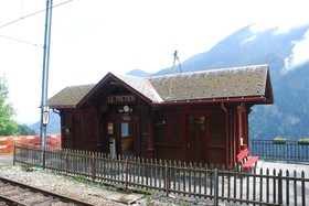Le bâtiment voyageurs du Trétien.