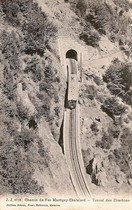 Automotrice dans la section à crémaillère, à l’approche du tunnel des Chardons.