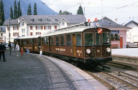 Matériel ancien à quai à Vernayaz.