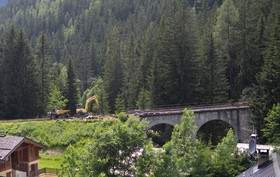 En juin 2012, des travaux sont en cours sur le viaduc des Tines.