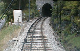 Nous nous apprêtons à entrer dans le tunnel de Belle-Combe, long de 127 m.