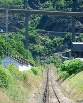 Montée au pied du viaduc des Égratz.