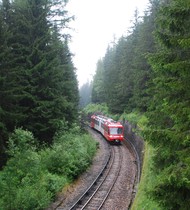 Le 25 juin 2007, la rame n<sup>o</sup> 1 s’apprête à entrer en gare de Vallorcine.