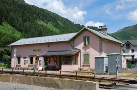 La gare de Montroc, côté voies.