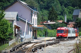 Chedde est la première gare après le Fayet.