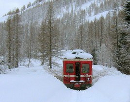 Rame Z 600 bloquée dans la neige près du Buet.