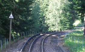 Signal d’annonce d’une zone à vitesse contrôlée à 35 km/h, entre la Joux et Argentière.