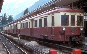 En mai 1980, une rame de Z 600, Z 602 en tête, stationne en gare de Chamonix.