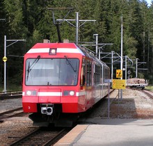 Le 14 août 2006, la Z 805/806, pantographe levé, arrive en gare du Châtelard.