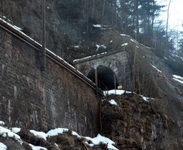 Autre vue sur le tunnel de la Cascade, depuis la voie rapide automobile.