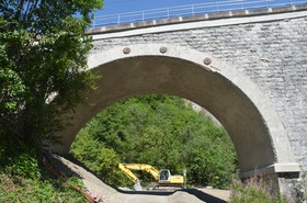 Arche maçonnée du pont des Égratz, rénové en 2013.