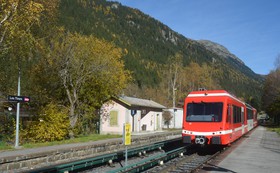 Le 30 octobre 2015, une rame Z 800 marque l’arrêt aux Tines.