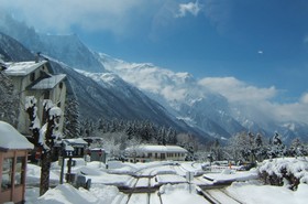 Sortie de la gare des Tines, vers Chamonix.