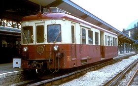 En mai 1980, la Z 601 en livrée d’origine stationne en gare de Chamonix.